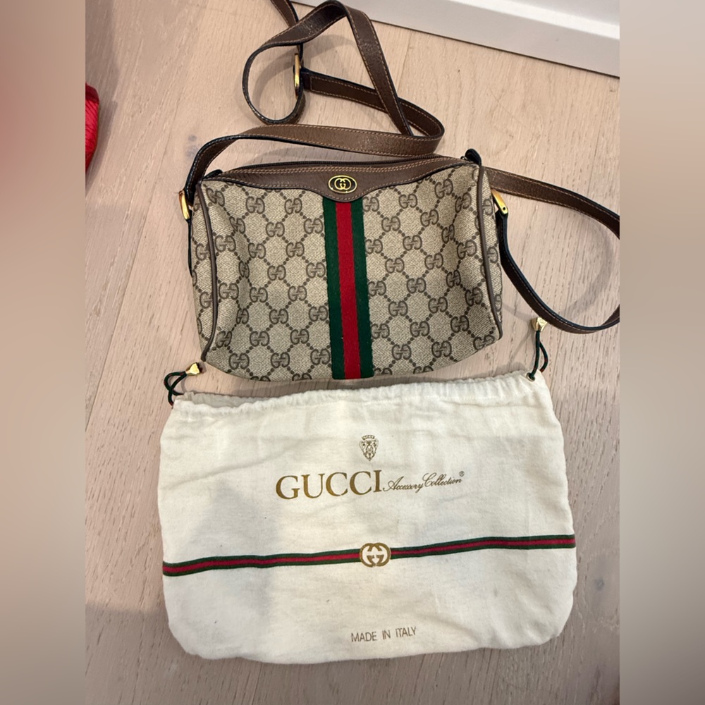 Gucci Beige GG Supreme Canvas Crossbody with Green-Red Web Stripe